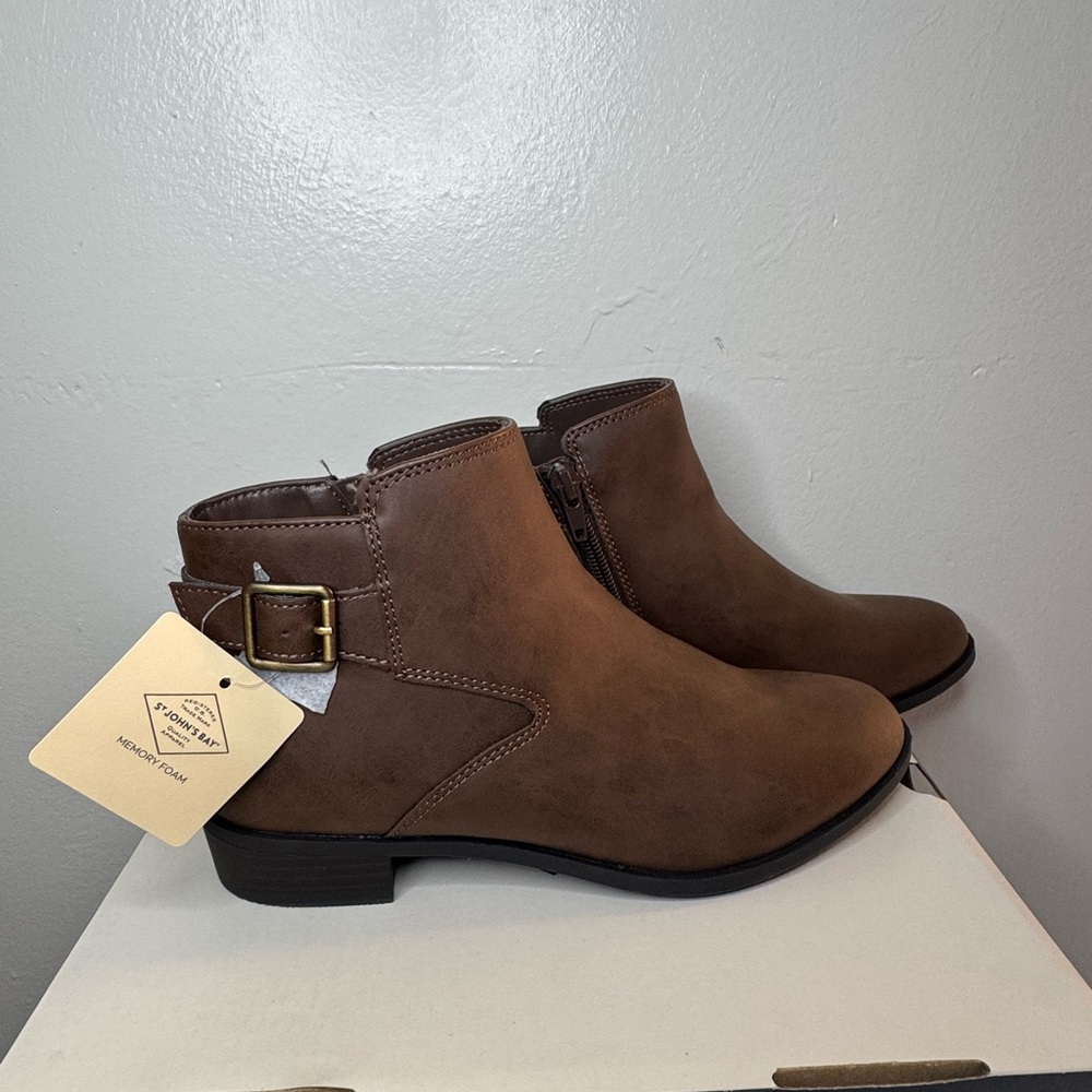 Boots size 6 New in box